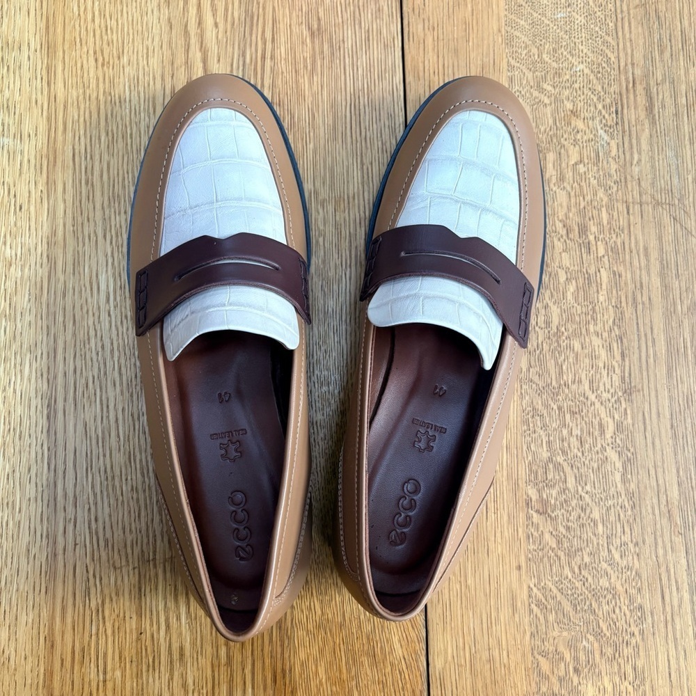 Ecco Women’s Dress Classic 15 Loafer - Picture 2 of 7